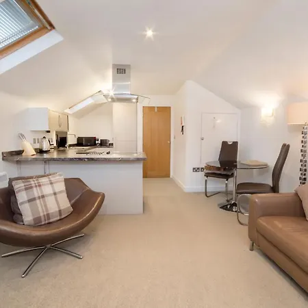 - Reubens Court Apartament *