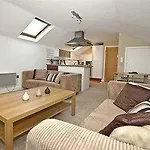 - Reubens Court Apartment
