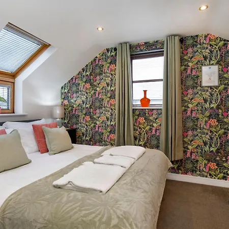 - Reubens Court Apartman *
