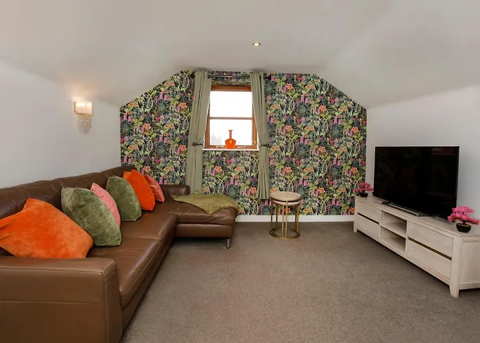 - Reubens Court Apartment *