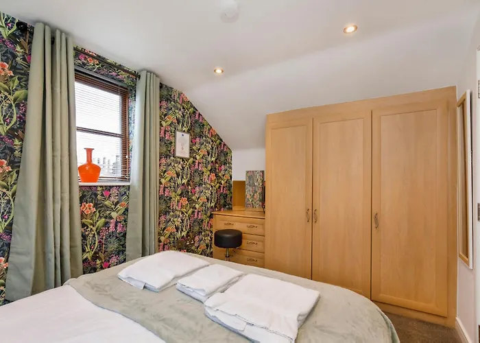 - Reubens Court Apartment